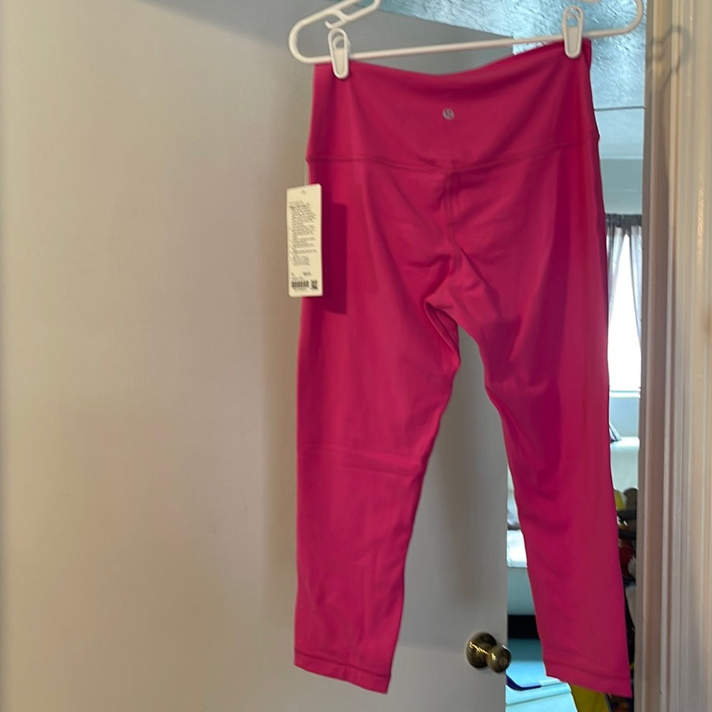 BNWT lululemon crop 10